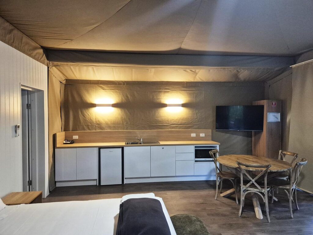 Deluxe tent